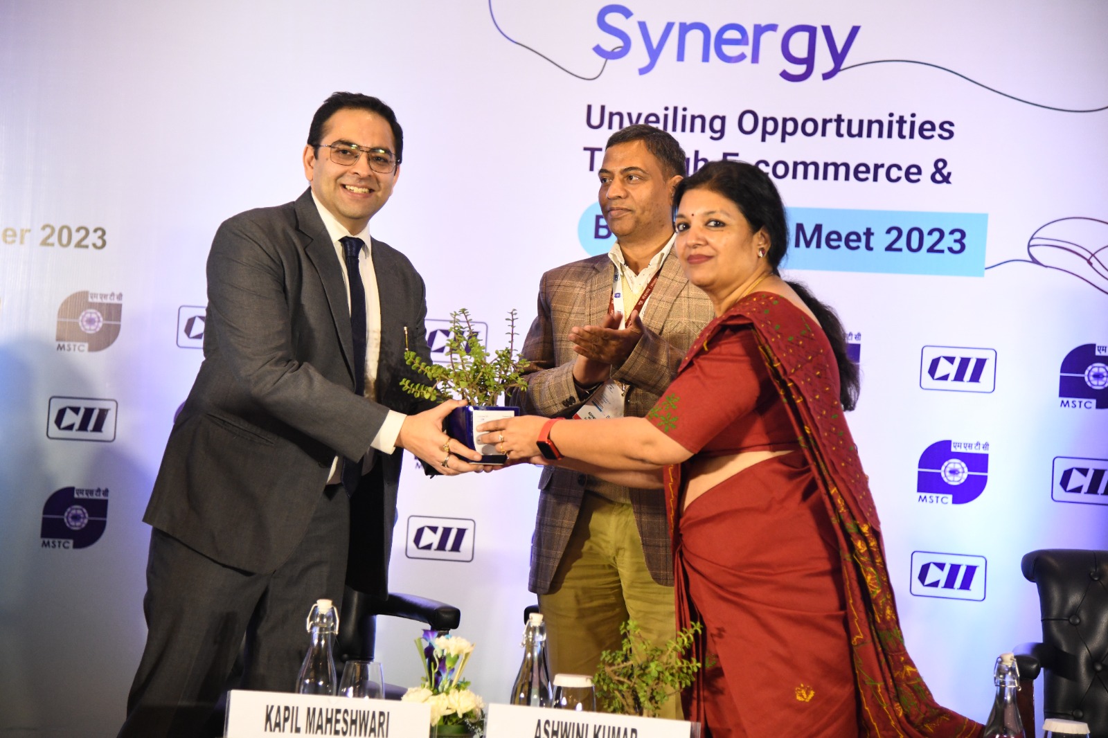 Kapil Maheshwari reciving gratitude by MSTC Director Bhanu Kumar for moderating CII MSTC Session in 2024
